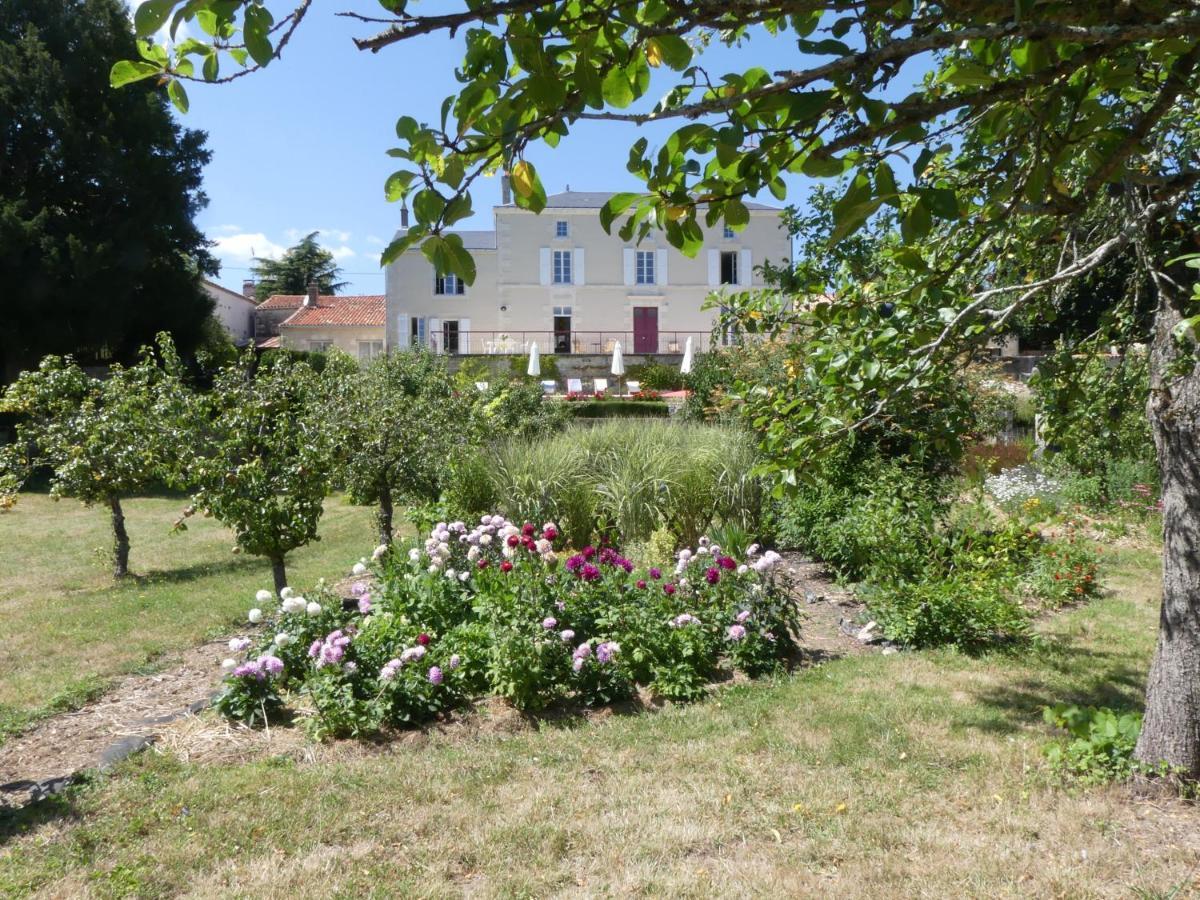 Готель Les Jardins De Xanton Екстер'єр фото